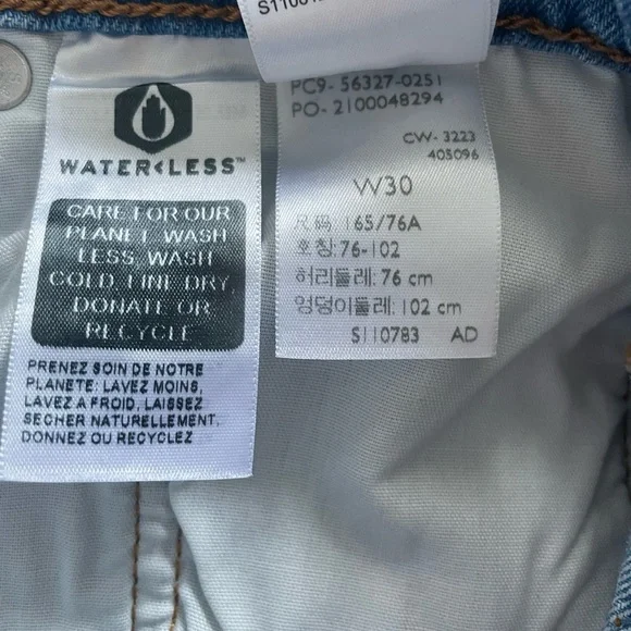 Levi’s Denim Blue Women's Shorts high waisted - Picture 3 of 3